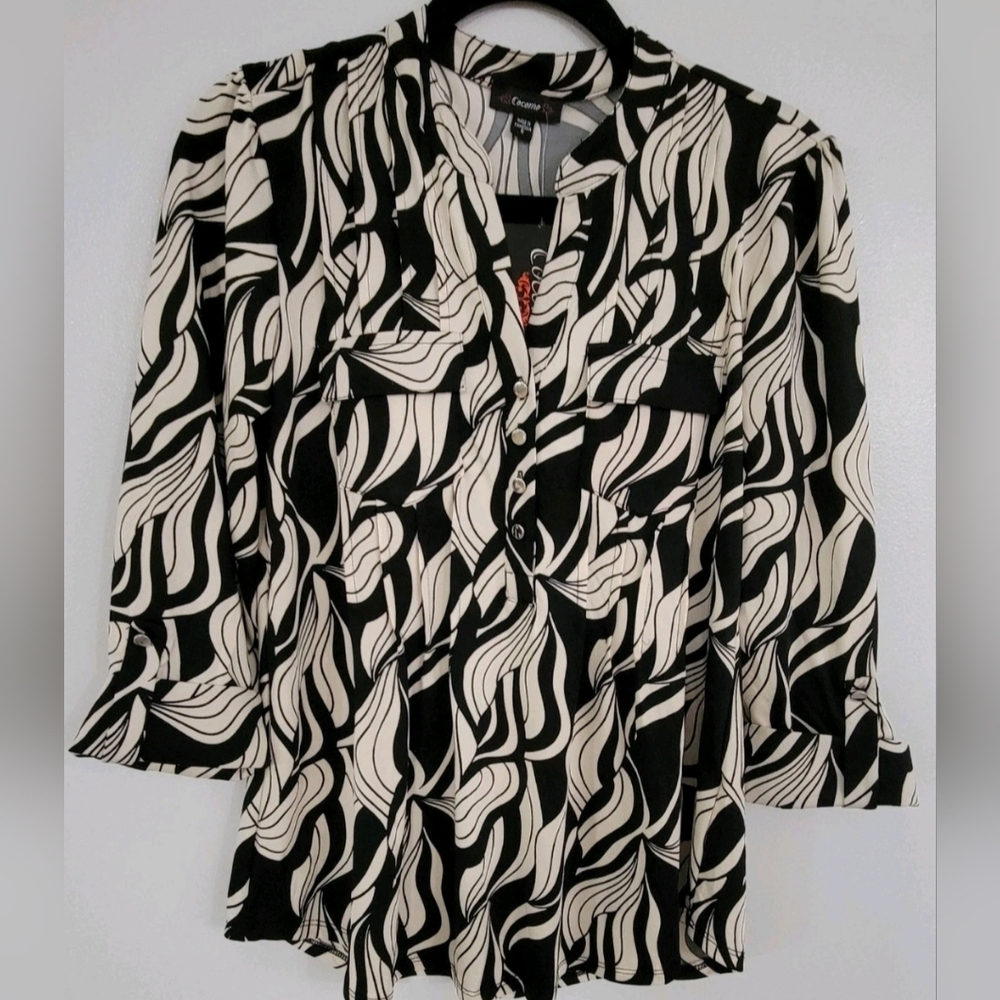 Cocomo Women Top‎ Blouse Size Small   3/4 Sleeve Abstract Print (black/white)
